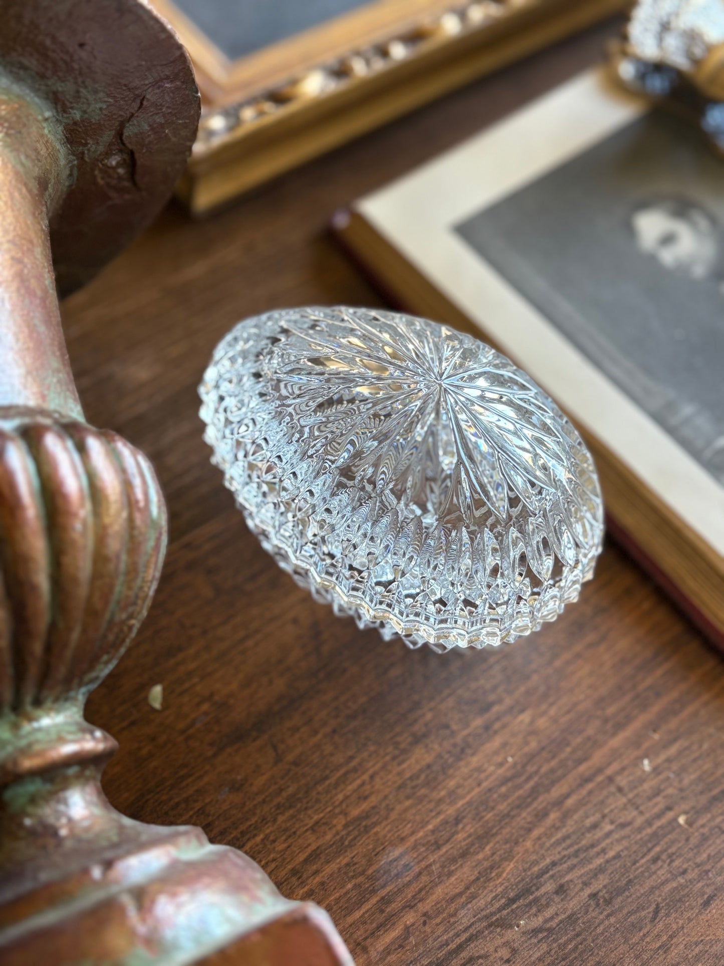 Crystal egg box