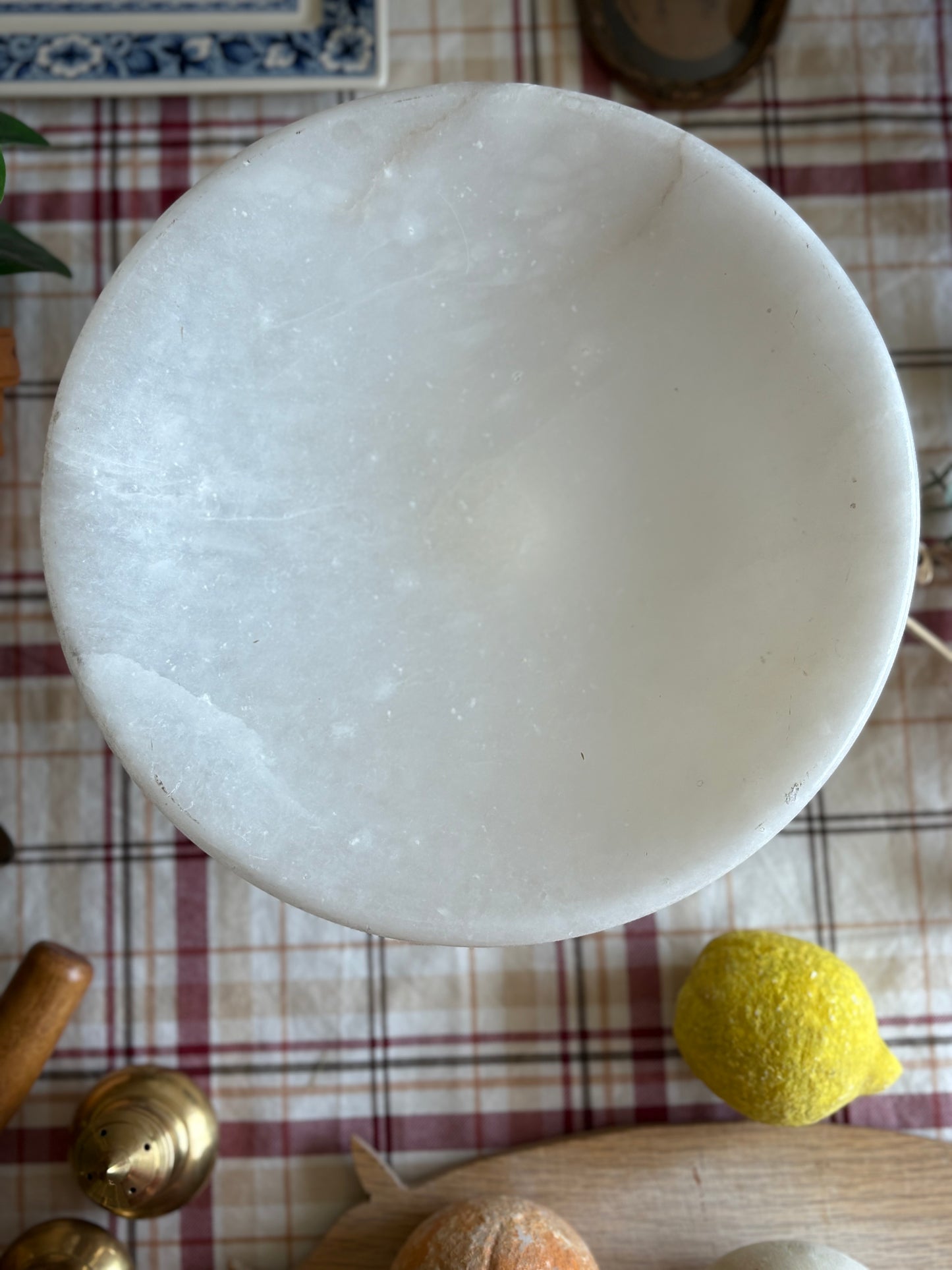 Alabaster compote