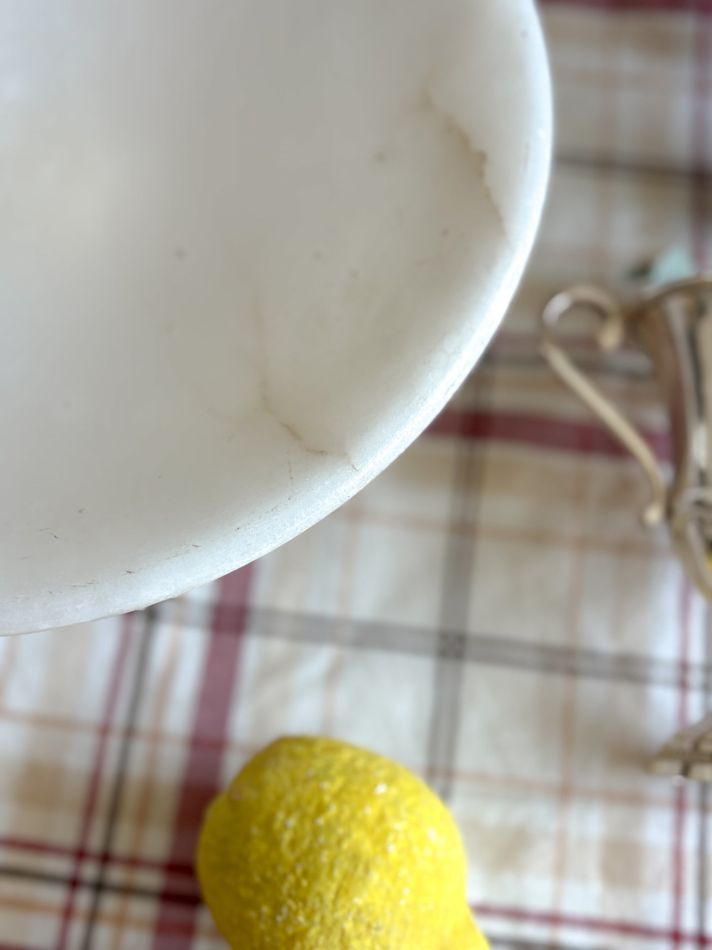 Alabaster compote
