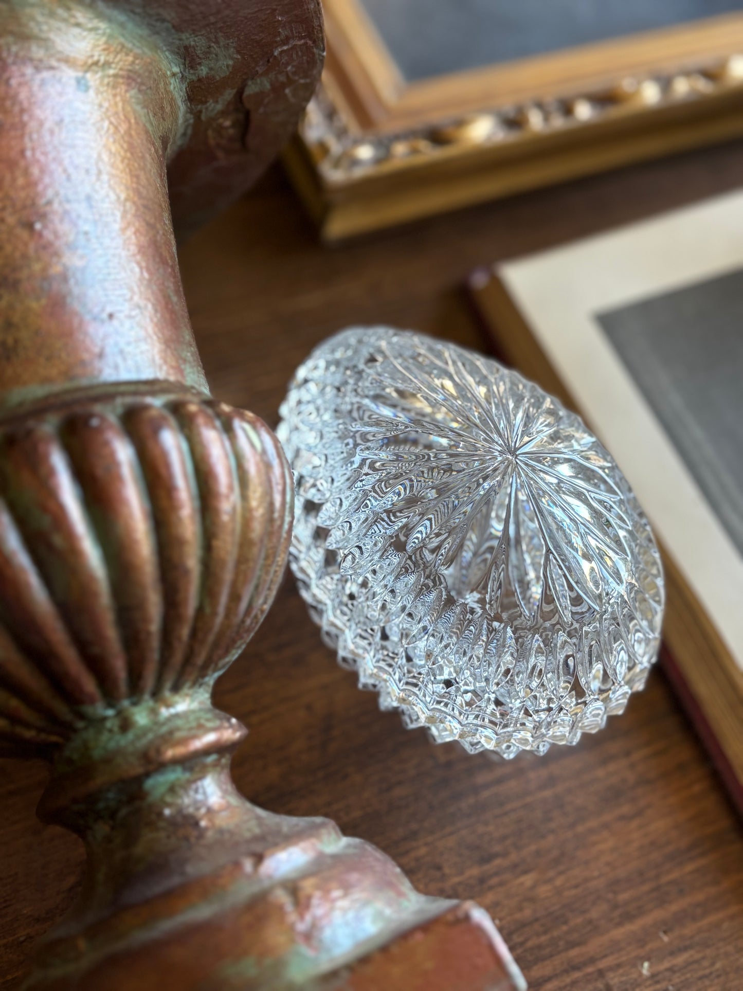 Crystal egg box