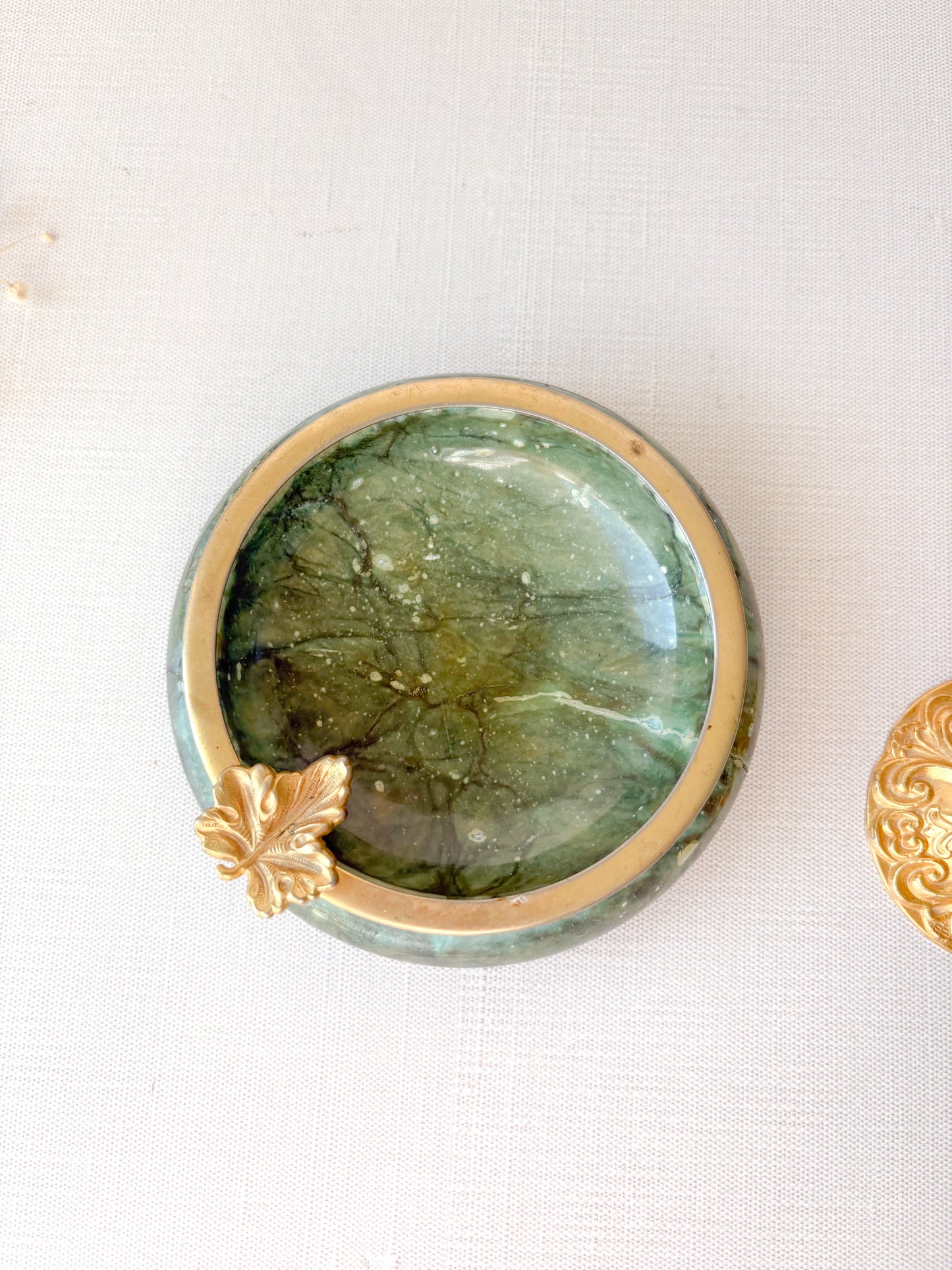 Green alabaster smoking set