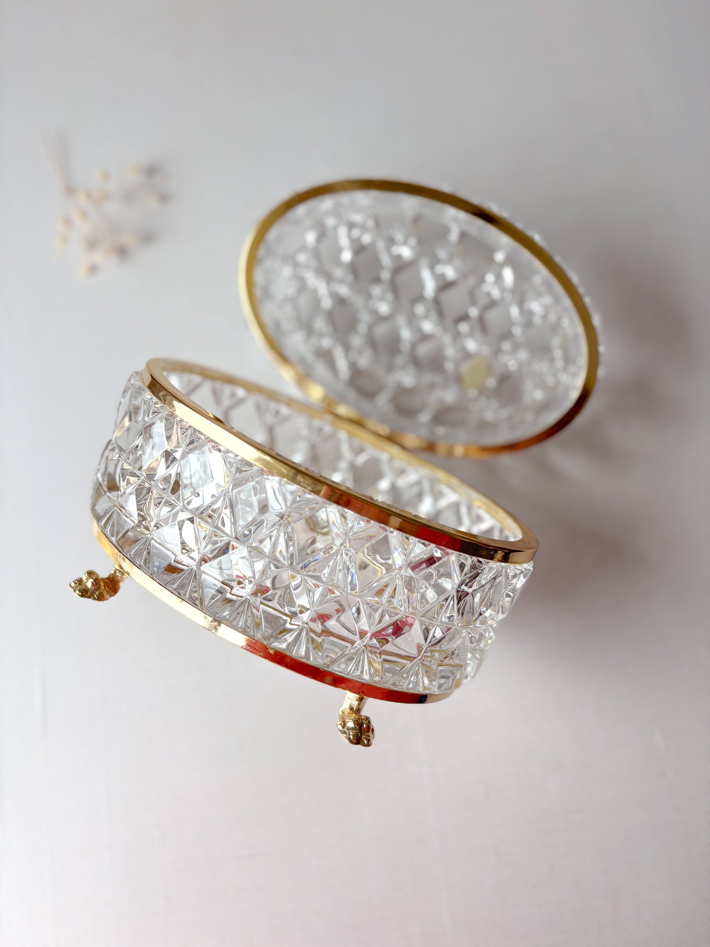 Crystal box